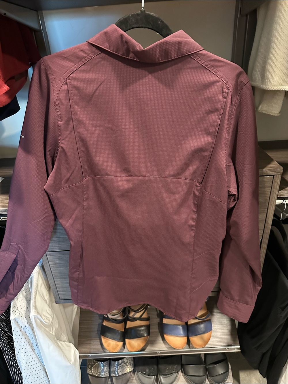 Columbia Women’s Sun Omni Shade Button-Down Shirt Deep Purple Size M - Picture 2 of 6
